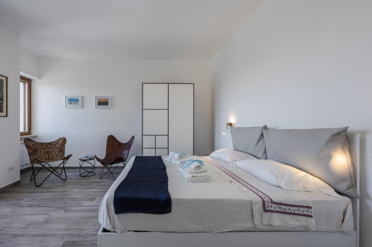 Licia & Tonino Apartments Near The Station Lecce Extérieur photo