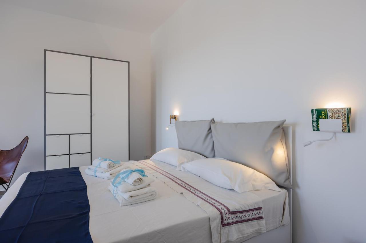 Licia & Tonino Apartments Near The Station Lecce Extérieur photo