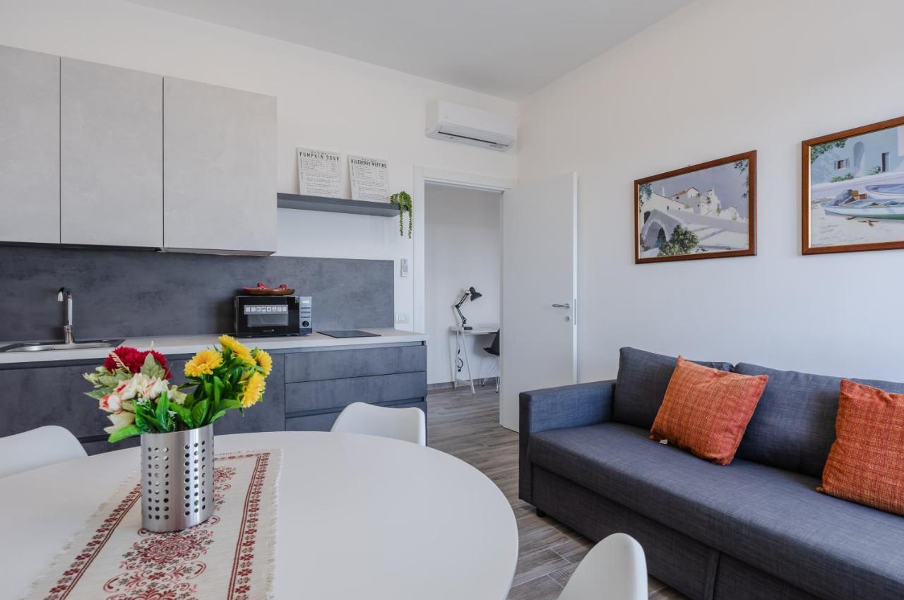 Licia & Tonino Apartments Near The Station Lecce Extérieur photo