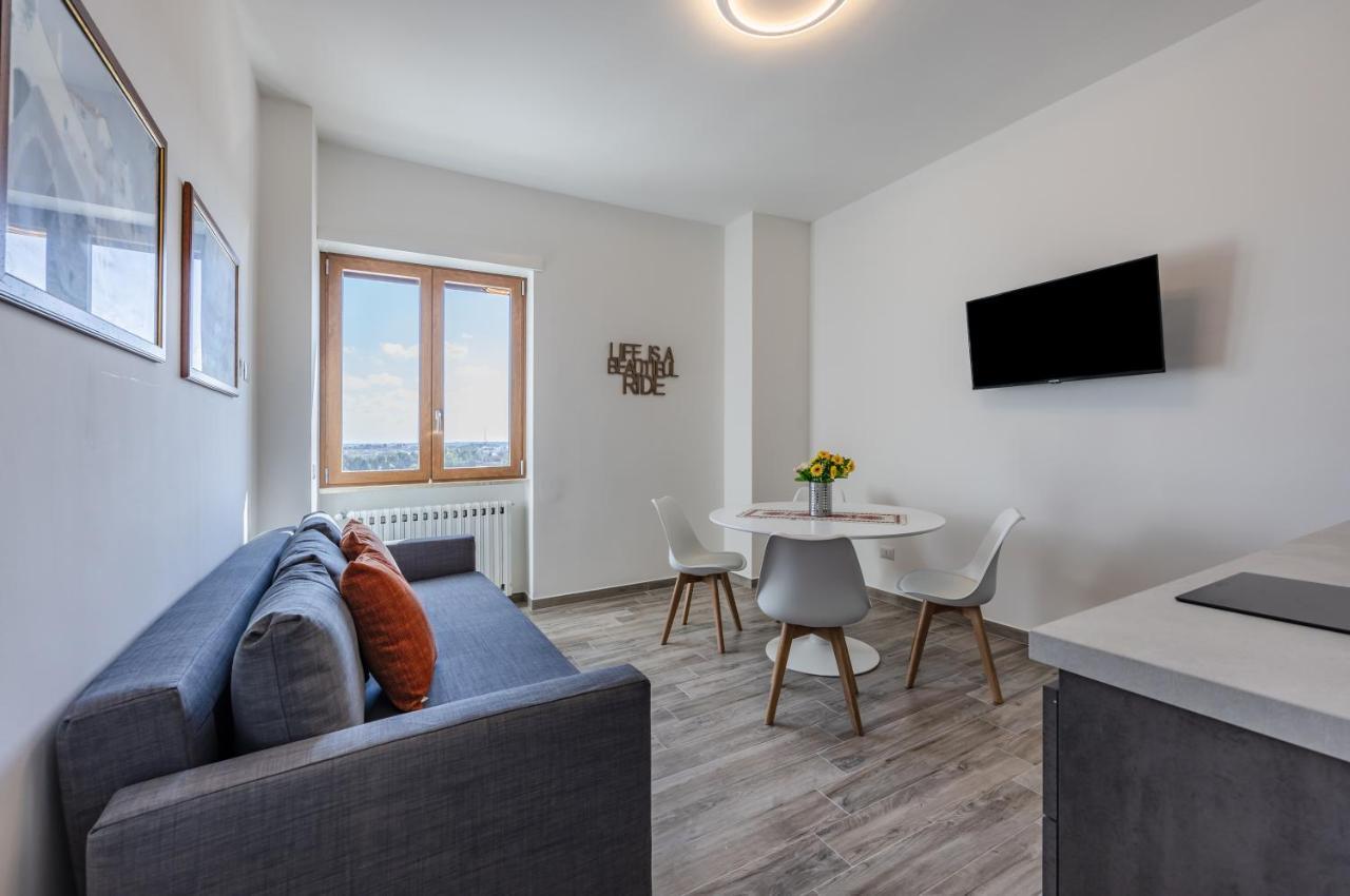 Licia & Tonino Apartments Near The Station Lecce Extérieur photo