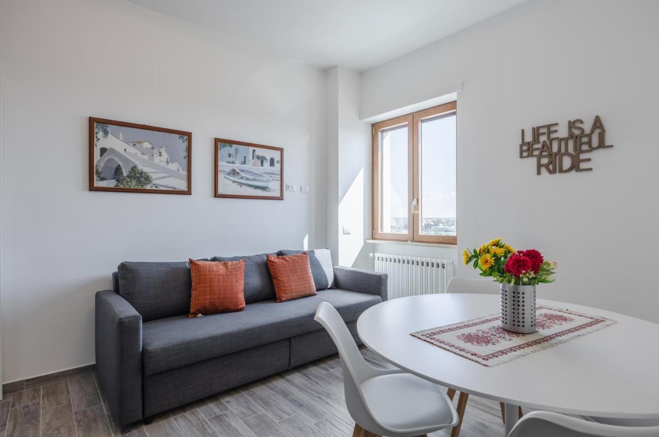 Licia & Tonino Apartments Near The Station Lecce Extérieur photo